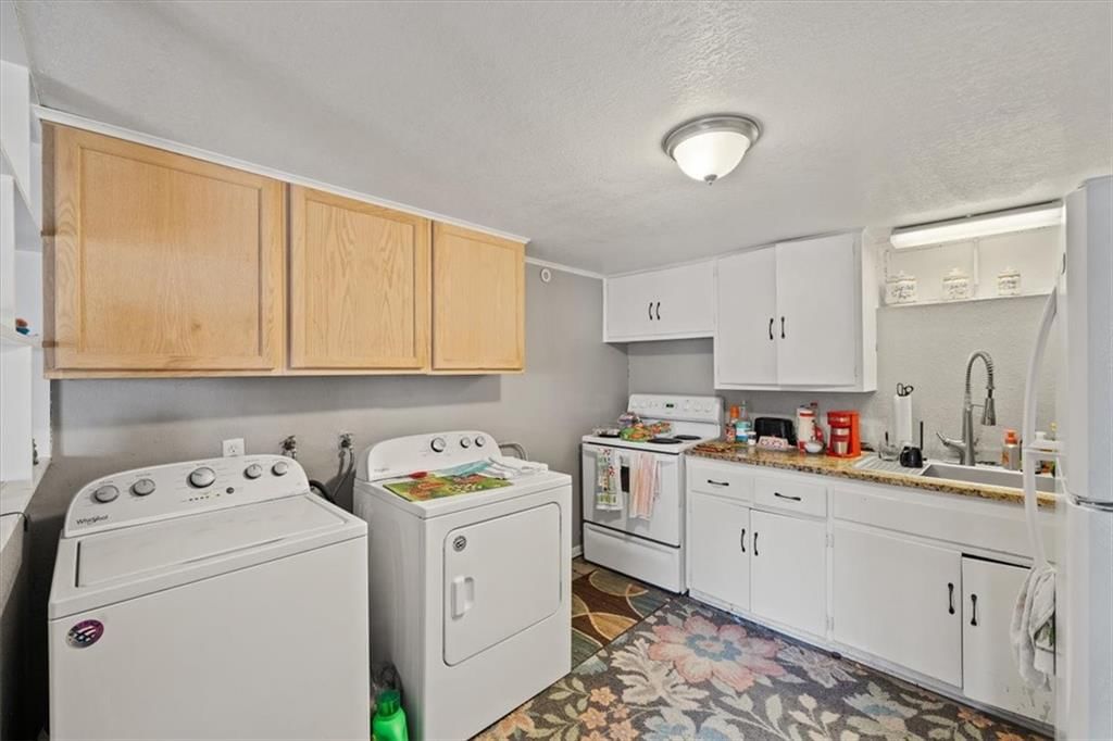 907 E Wall Street — photo 14