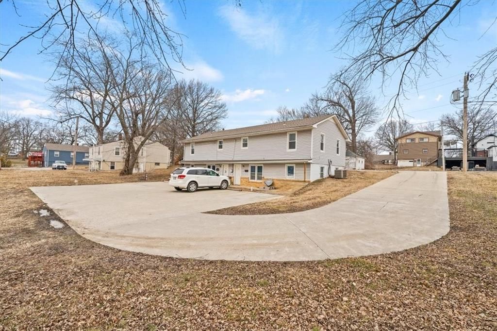 907 E Wall Street — photo 19