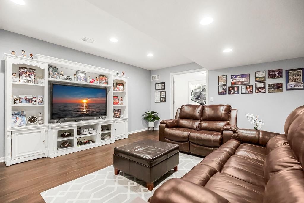 634 E Skylark Street — photo 31