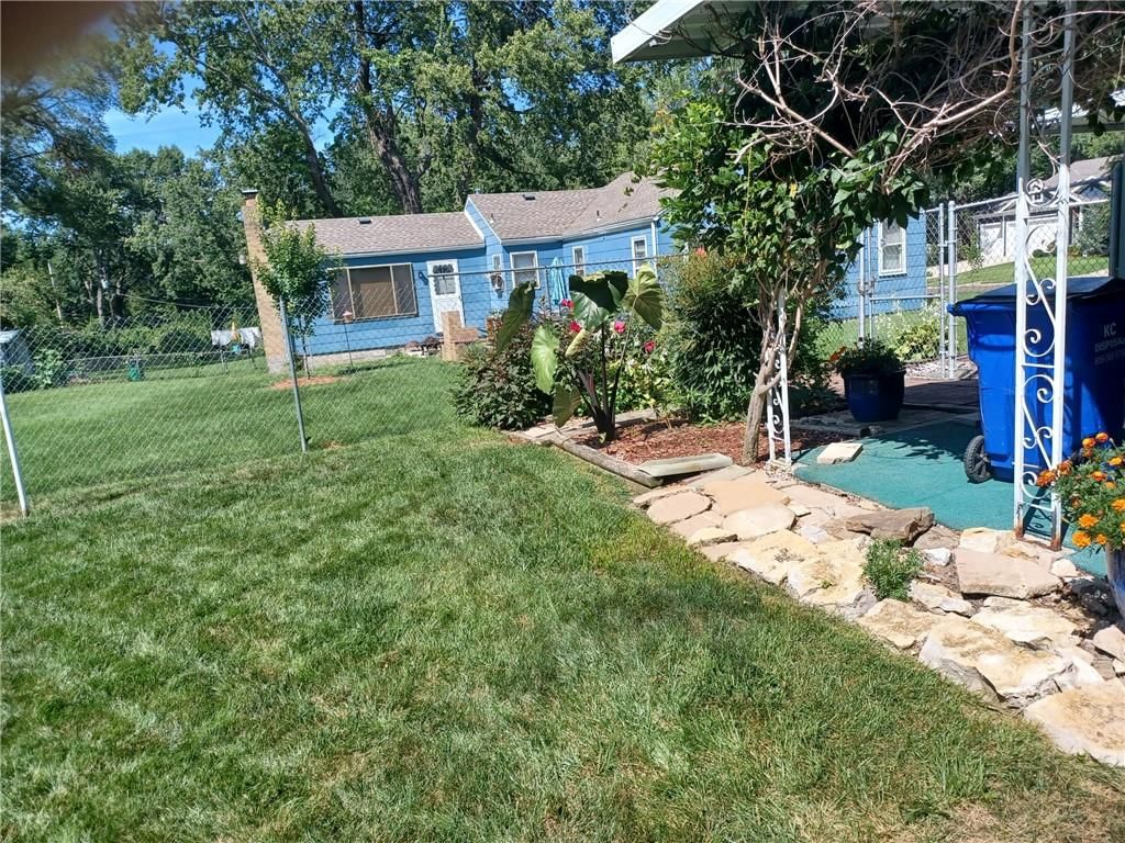 8144 Hemlock Street — photo 17