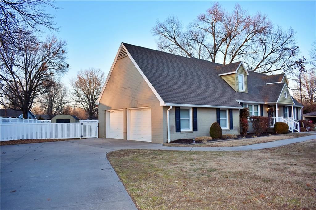 807 Twin Lakes Drive — photo 22