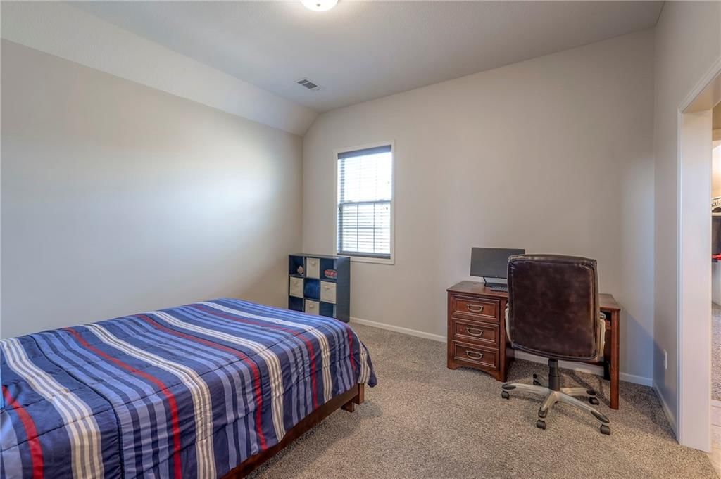 193 SW MacKenzie Drive — photo 45