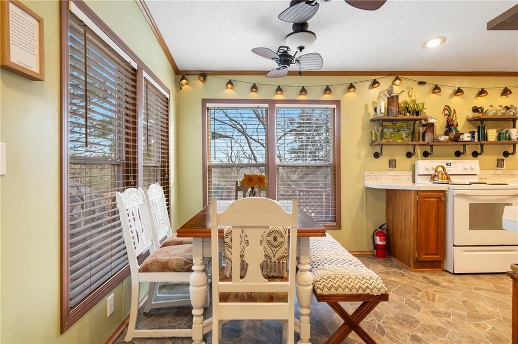 102 Roxborough Avenue — photo 10