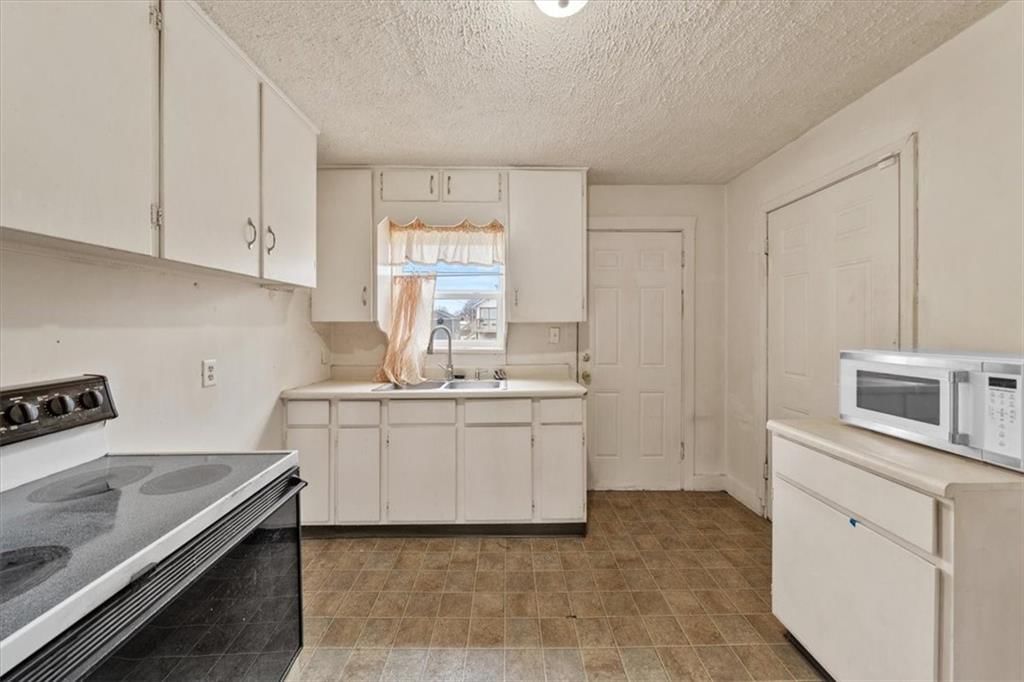1100 S Park Avenue — photo 5