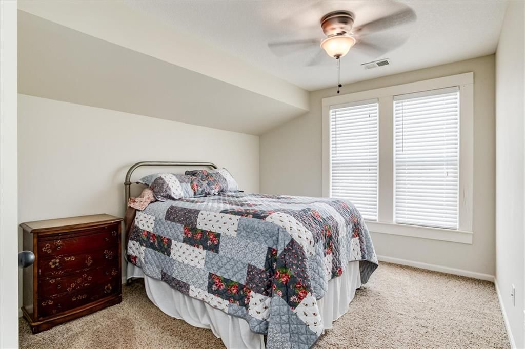 918 S Willow Street — photo 14