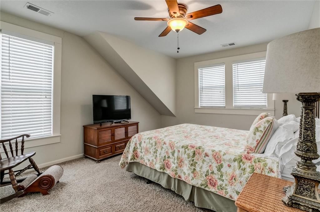 918 S Willow Street — photo 20