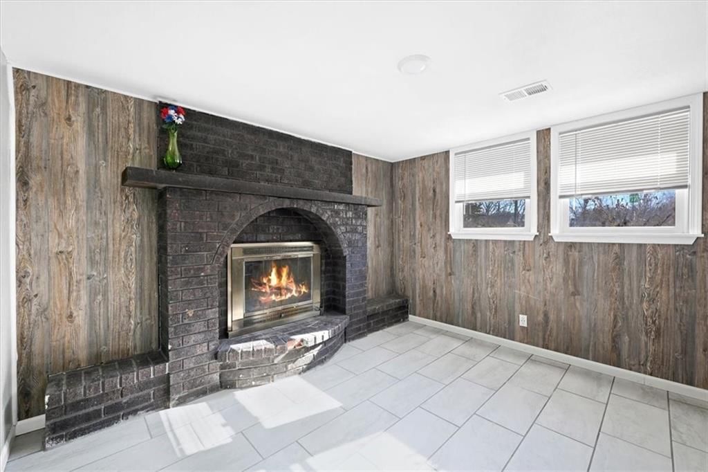 536 Oregon Street — photo 19