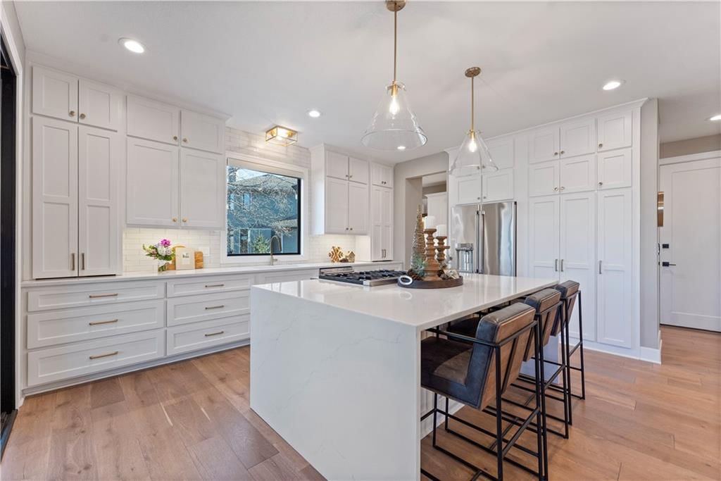 8512 W 142nd Street — photo 12