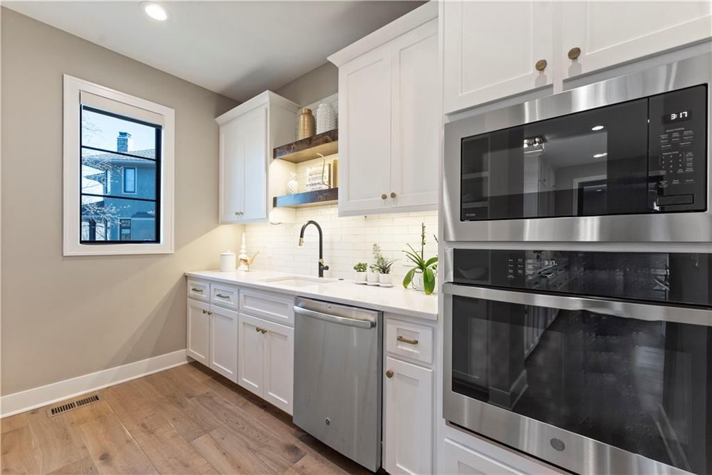 8512 W 142nd Street — photo 15