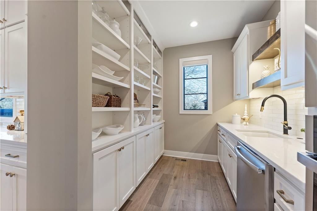 8512 W 142nd Street — photo 17