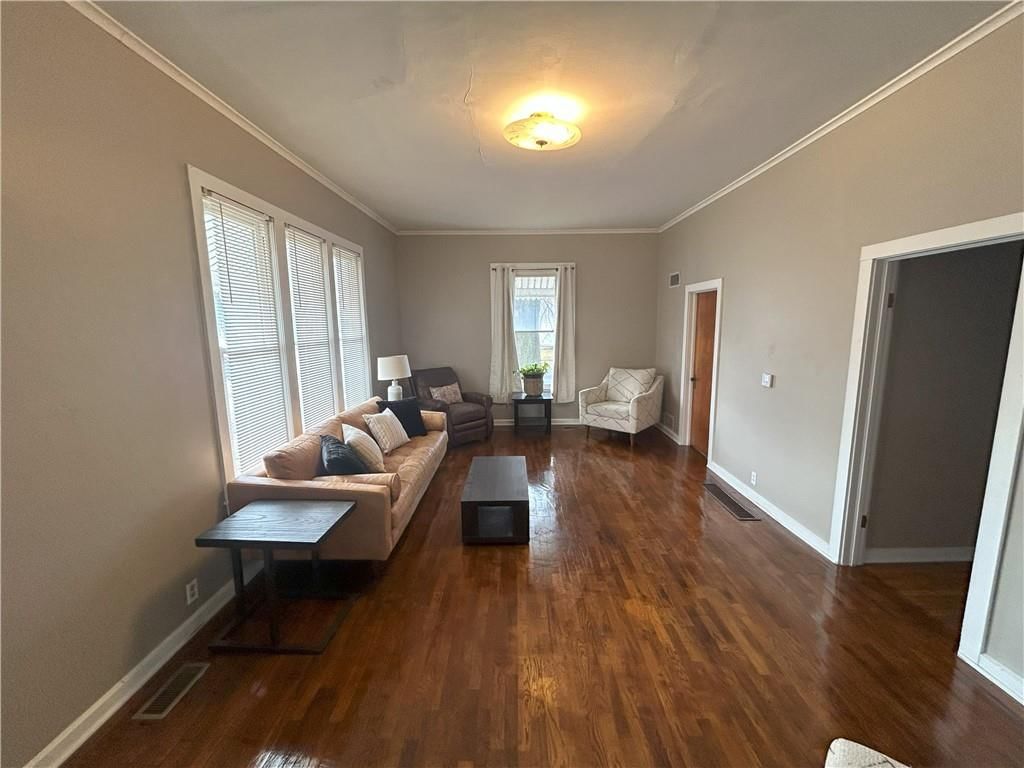 328 W Walnut Street — photo 3