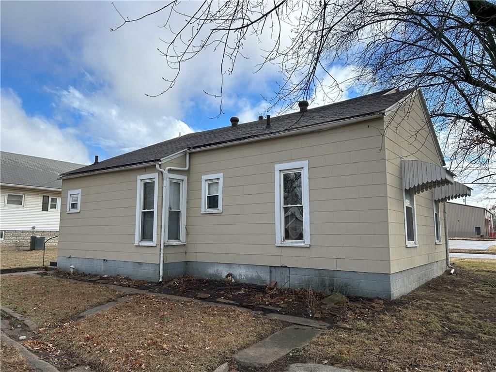 328 W Walnut Street — photo 29