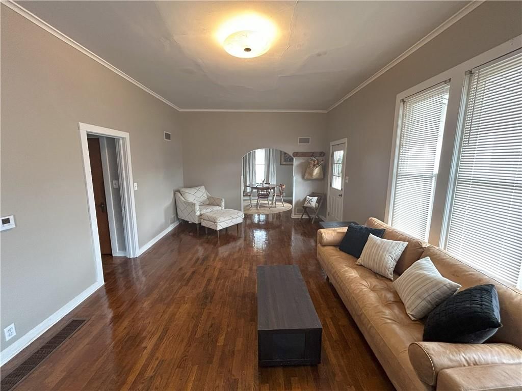 328 W Walnut Street — photo 4