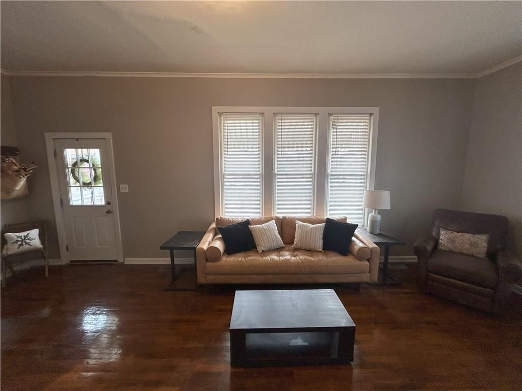 328 W Walnut Street — photo 5
