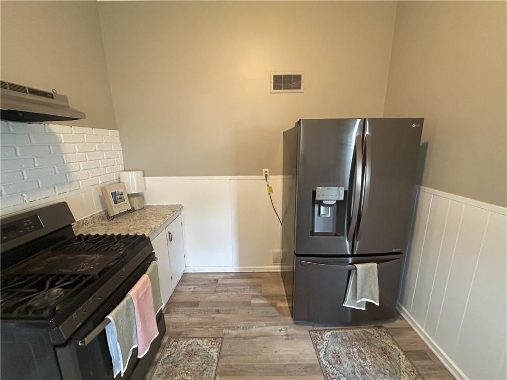 328 W Walnut Street — photo 9
