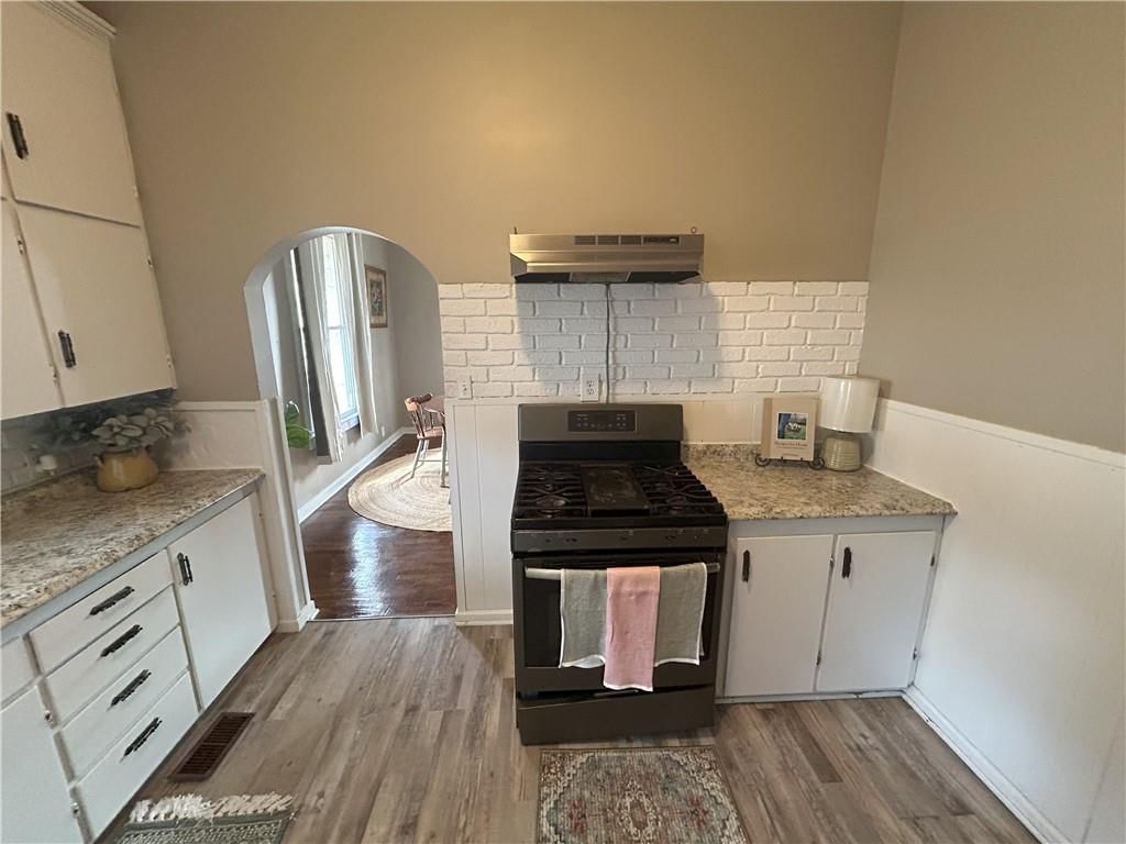 328 W Walnut Street — photo 10