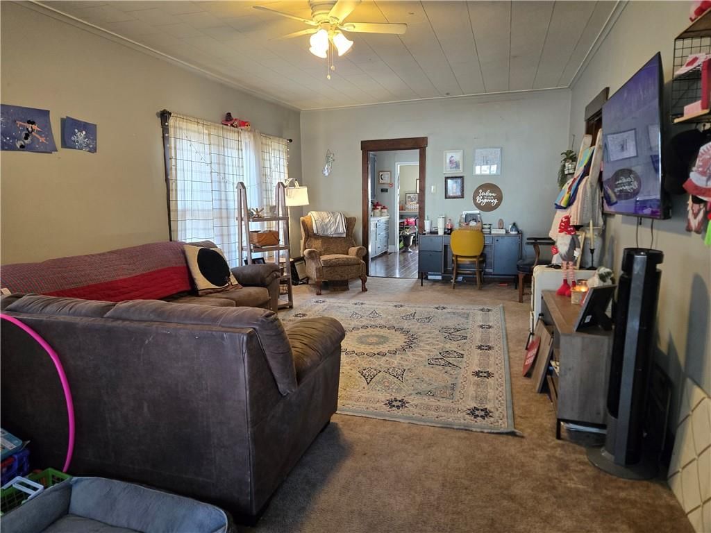 218 E 23rd Street — photo 3