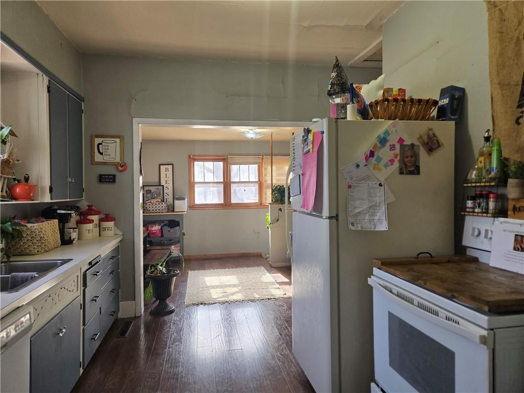 218 E 23rd Street — photo 6