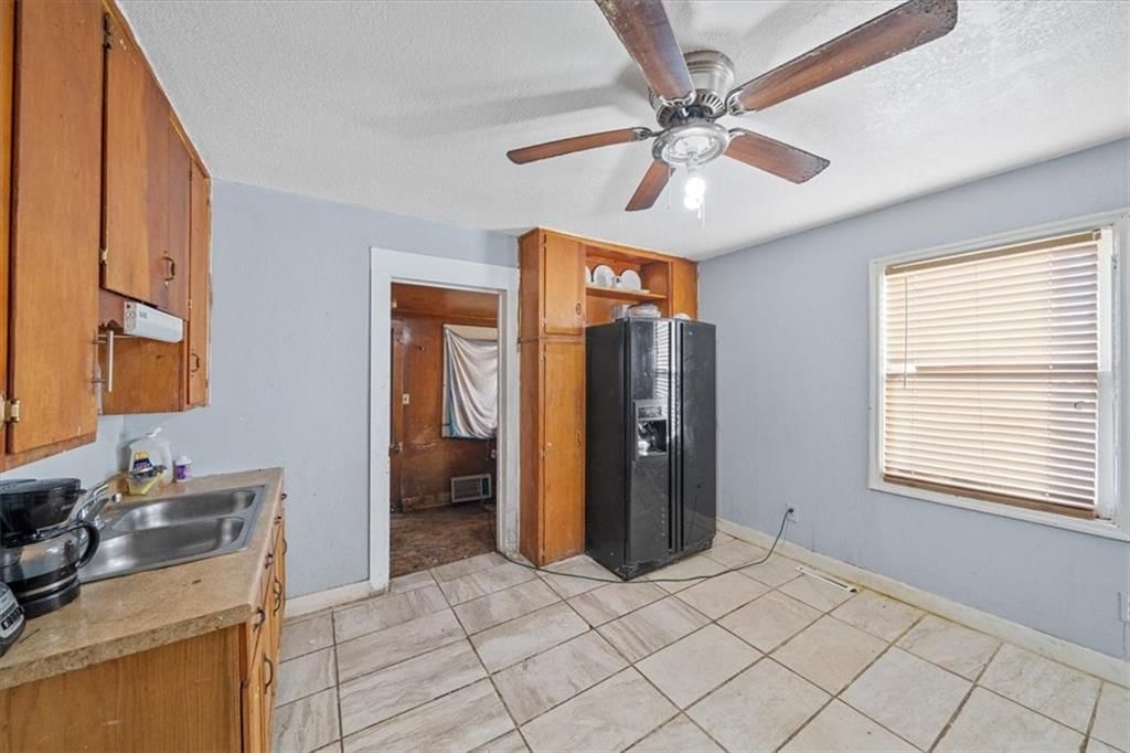 1733 Corrington Avenue — photo 11