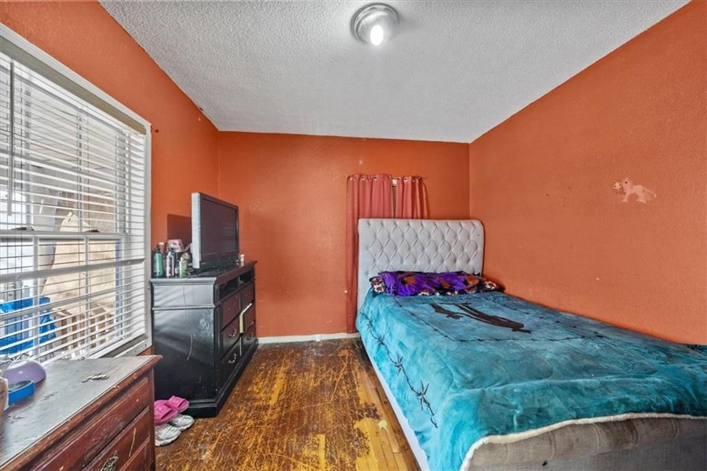 1733 Corrington Avenue — photo 12