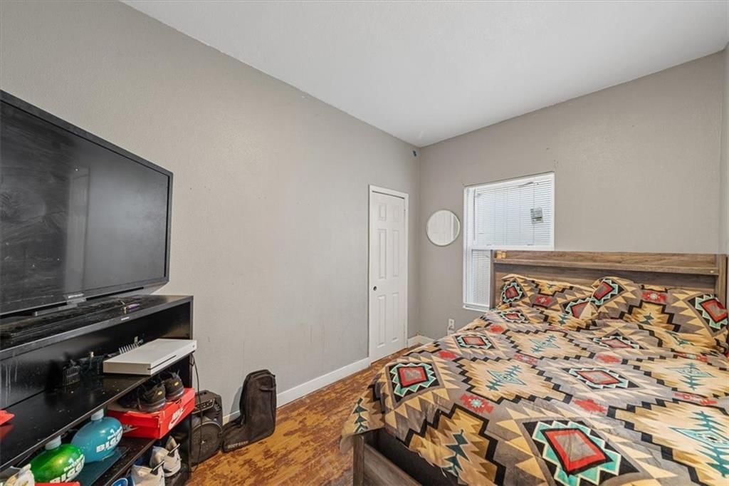 1733 Corrington Avenue — photo 13