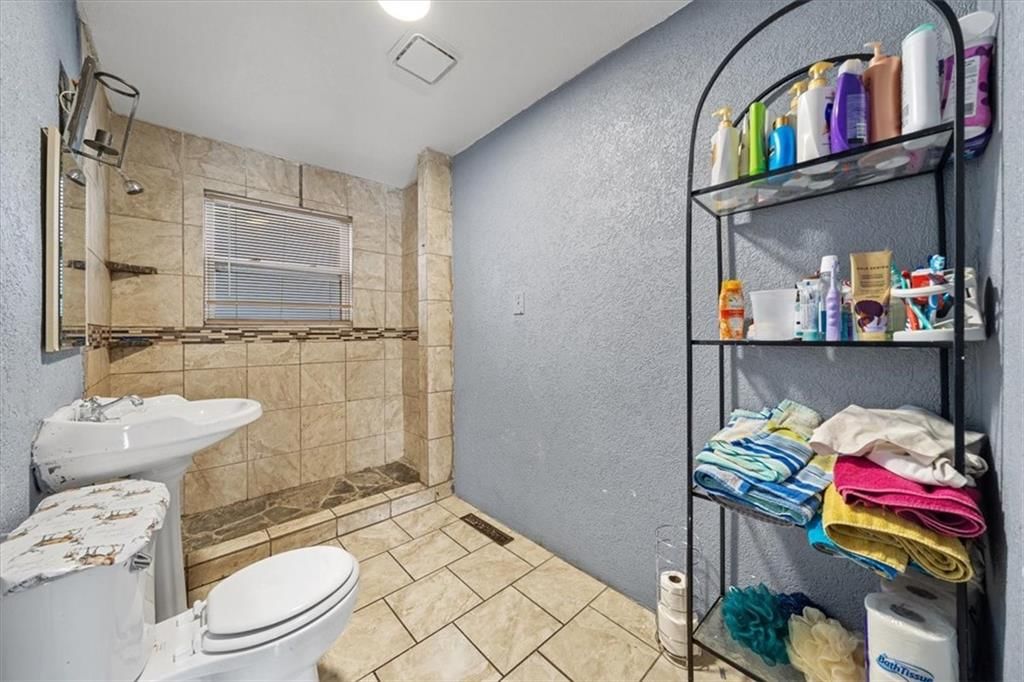 1733 Corrington Avenue — photo 15