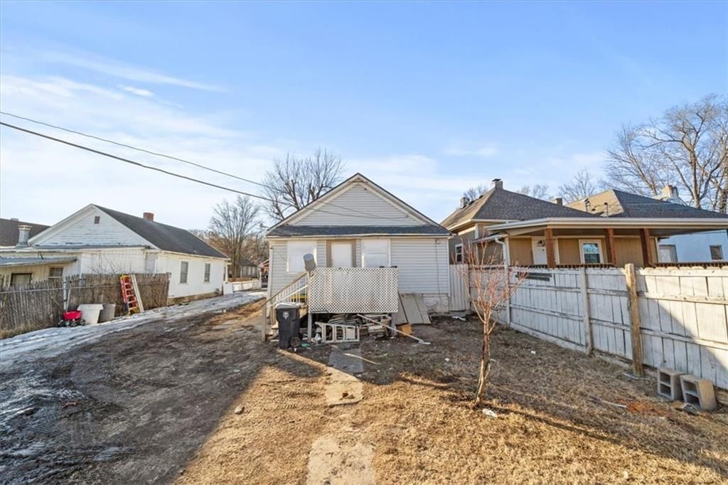 1733 Corrington Avenue — photo 17