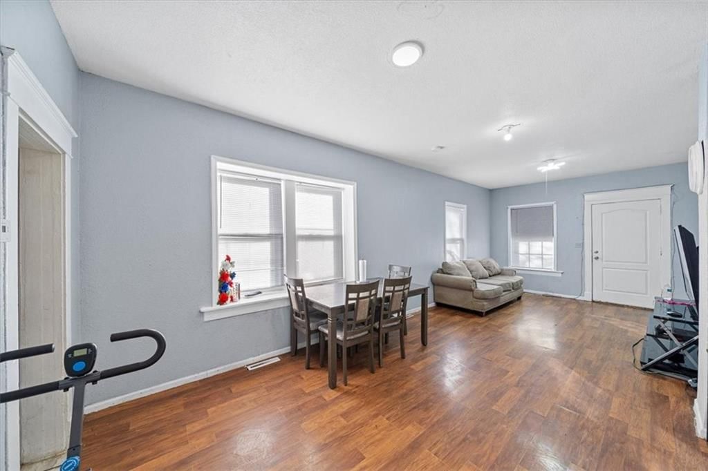 1733 Corrington Avenue — photo 5
