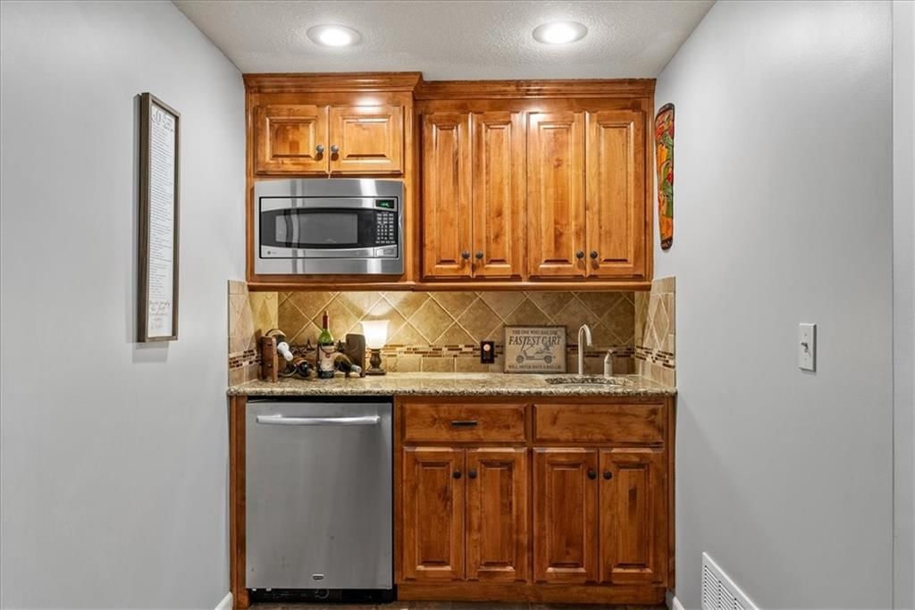 8510 Barstow Street — photo 29