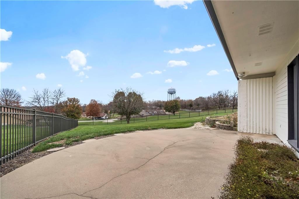 7500 N Amity Avenue — photo 48
