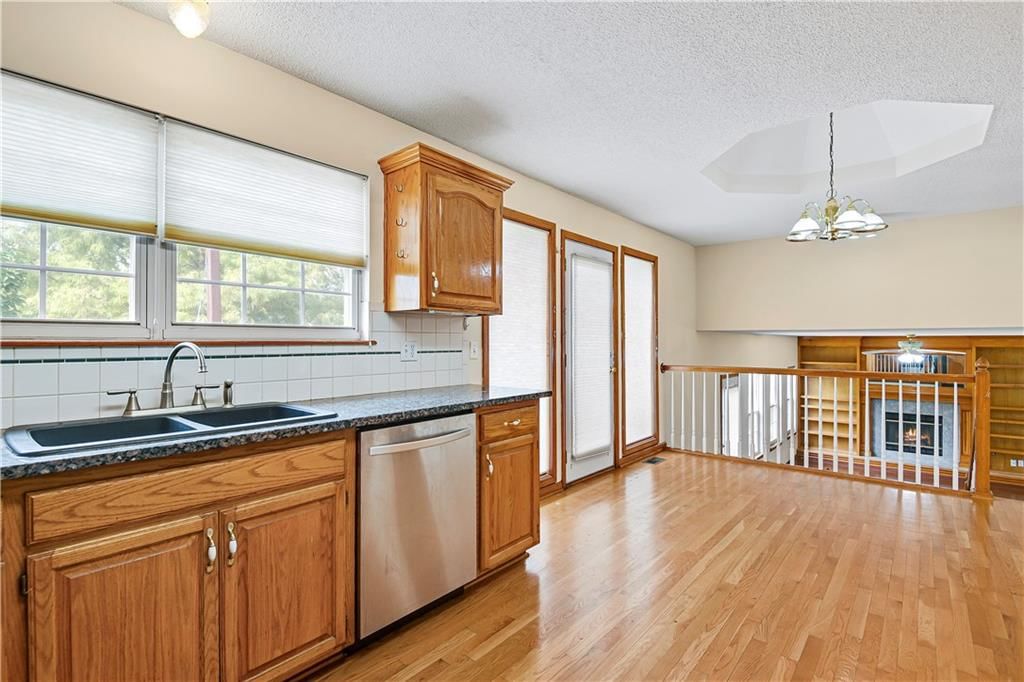 410 NE Woodbury Drive — photo 9