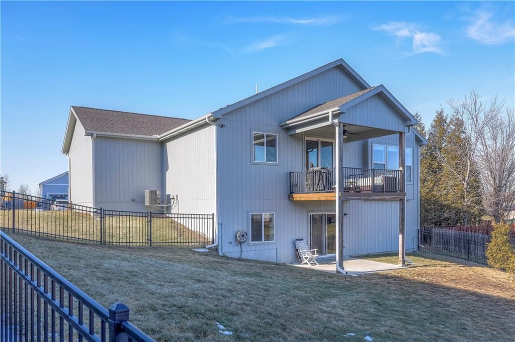 1113 SW Whitby Drive — photo 4