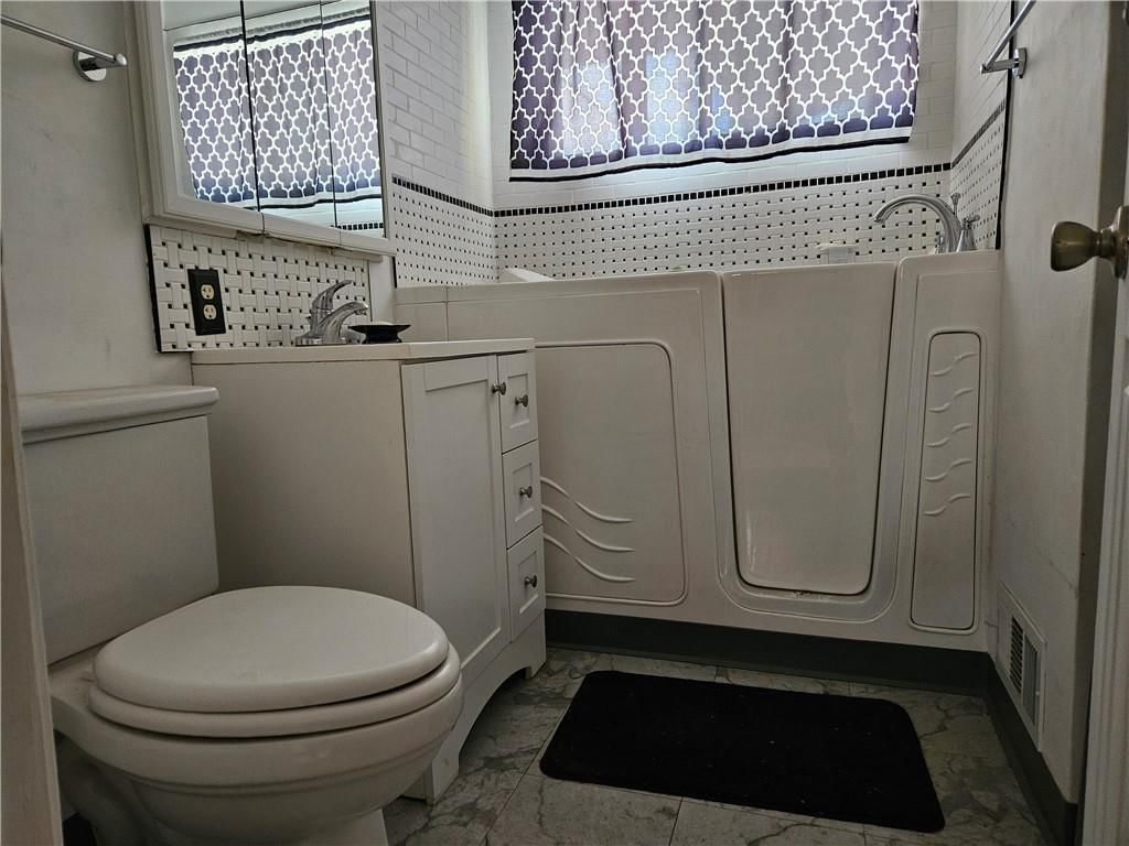 3927 Kensington Avenue — photo 13