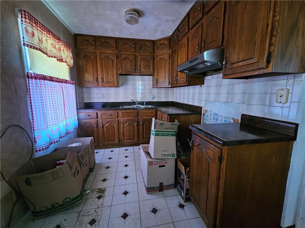 3927 Kensington Avenue — photo 8