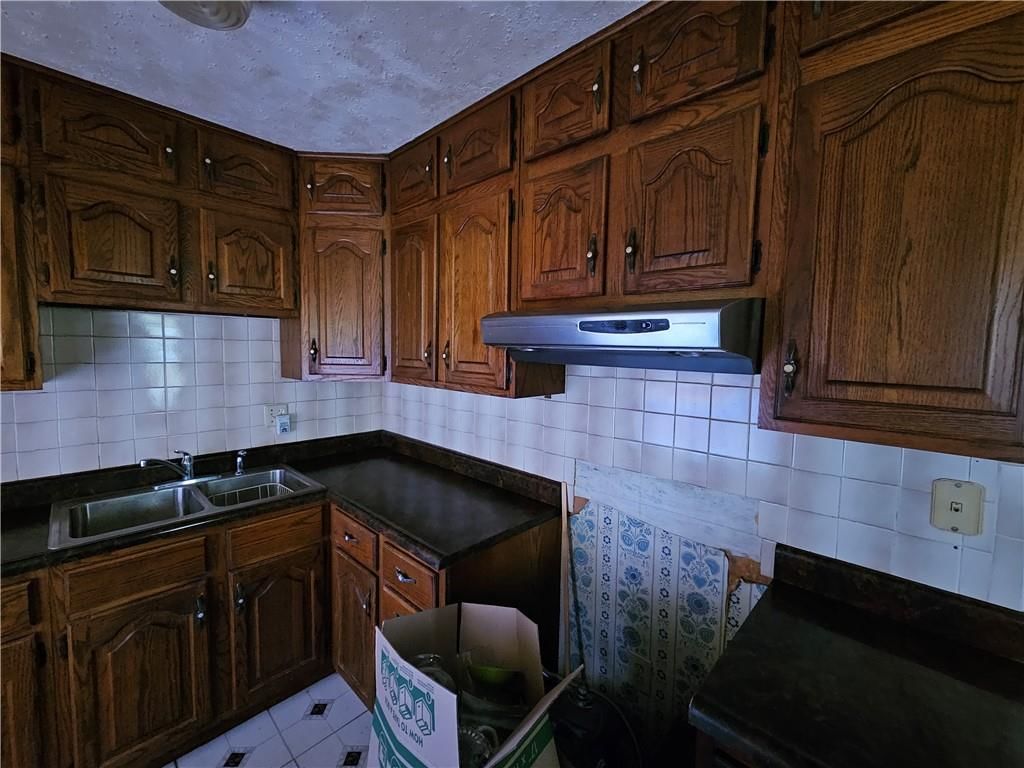 3927 Kensington Avenue — photo 10