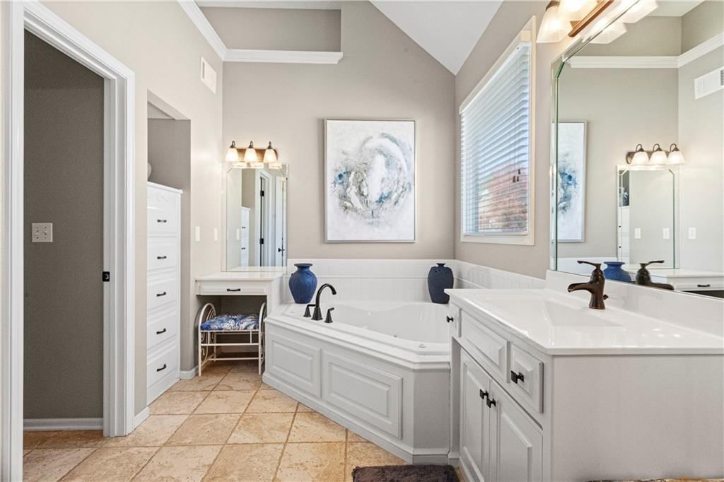 1411 NE Valley Forge Drive — photo 24