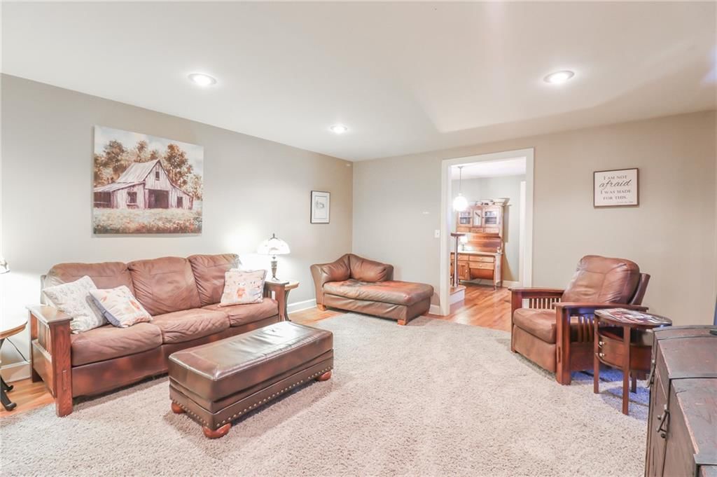 104 E Hunt Avenue — photo 23