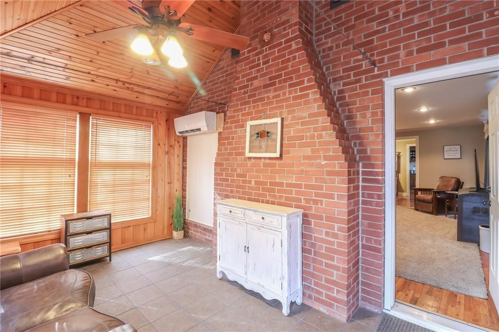 104 E Hunt Avenue — photo 24