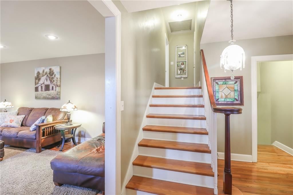 104 E Hunt Avenue — photo 27