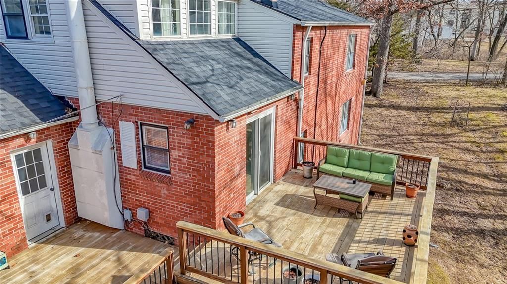 104 E Hunt Avenue — photo 45