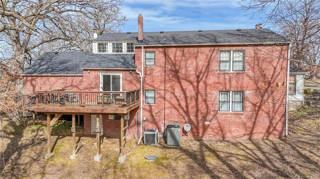104 E Hunt Avenue — photo 46