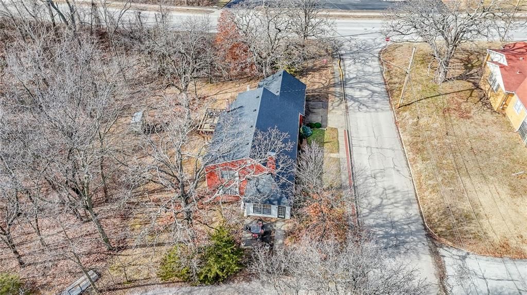 104 E Hunt Avenue — photo 48