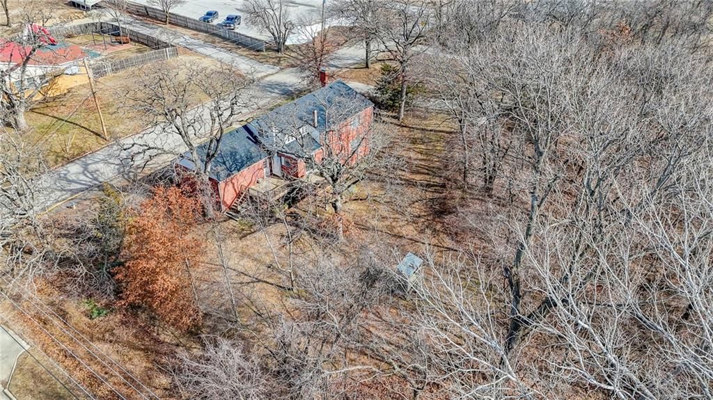 104 E Hunt Avenue — photo 49