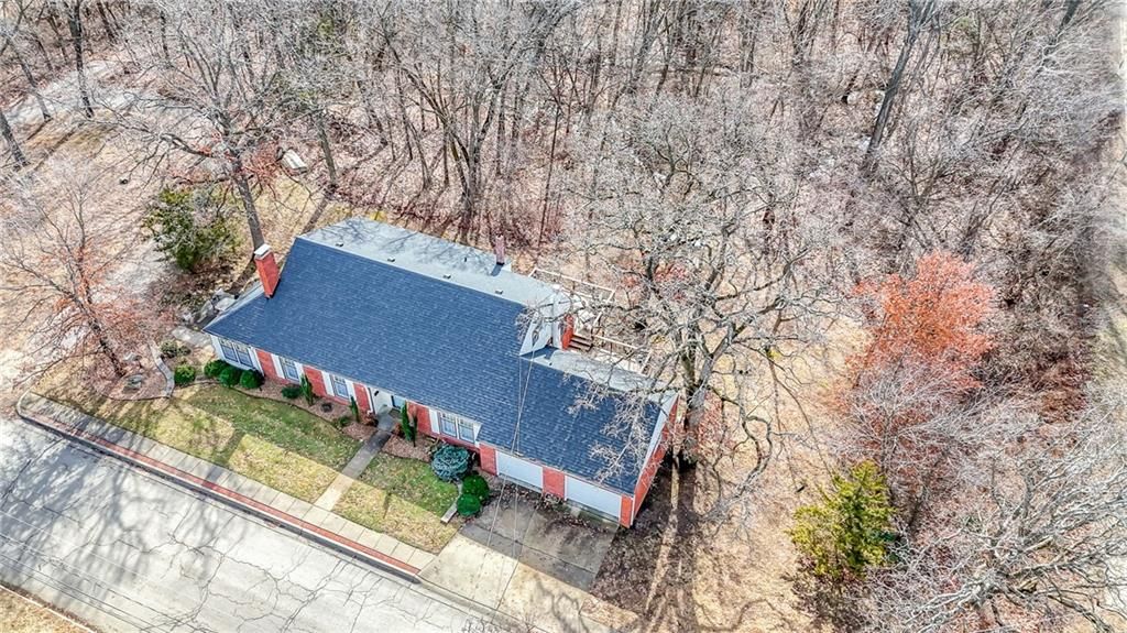 104 E Hunt Avenue — photo 54