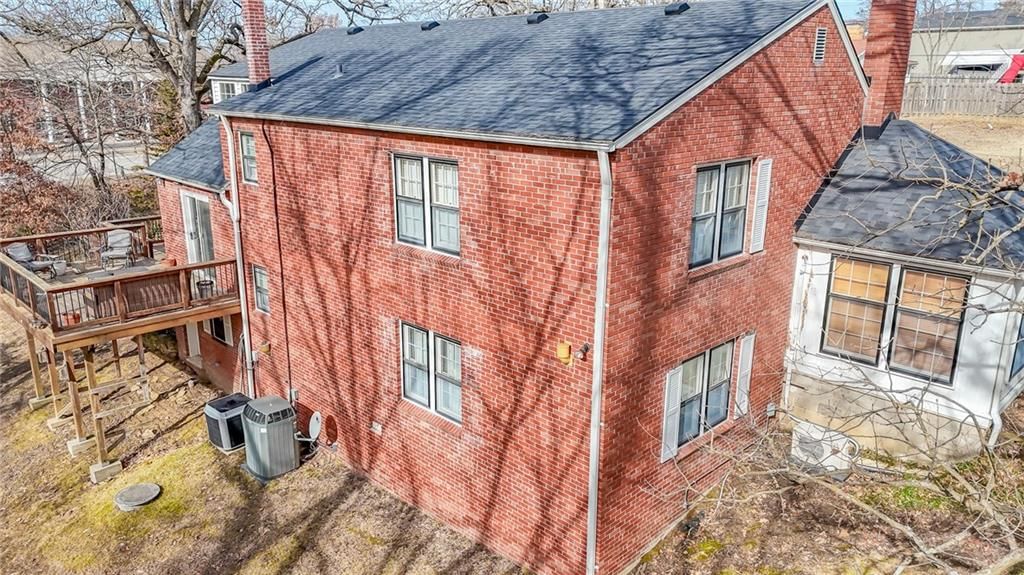 104 E Hunt Avenue — photo 61