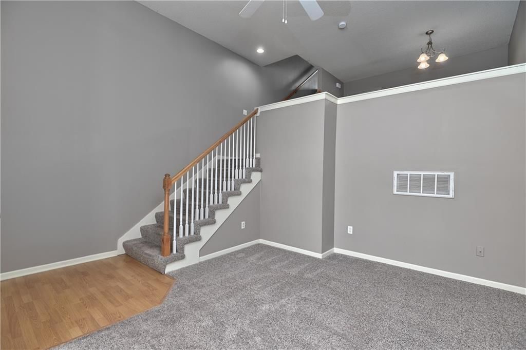 256 N Hedge Lane — photo 3