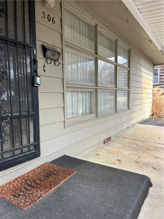 306 Lake Drive — photo 3