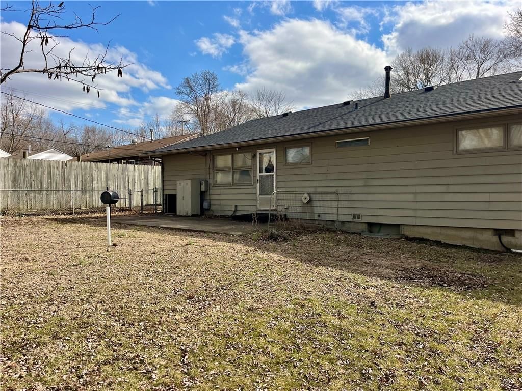 306 Lake Drive — photo 6