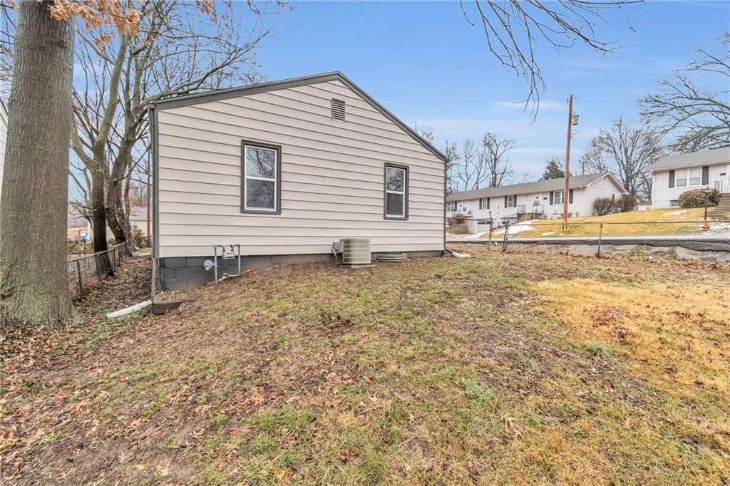 1237 S Claremont Street — photo 17