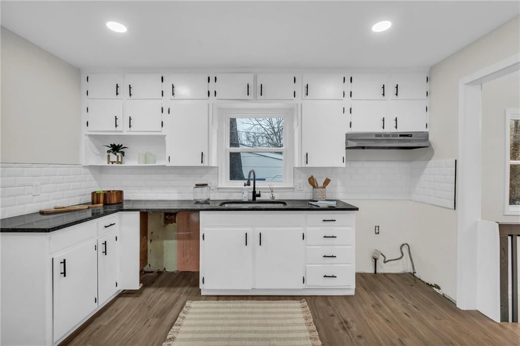 1237 S Claremont Street — photo 6
